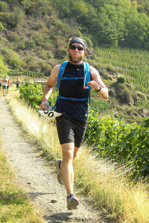 Running downhill Rund um die Burg Are